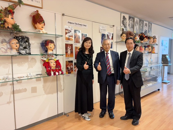 校友服務組組長率美容系學生赴日本好萊塢大學院大學研習交流並拜訪日本校友圖片