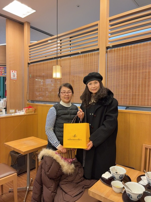 校友服務組組長率美容系學生赴日本好萊塢大學院大學研習交流並拜訪日本校友圖片