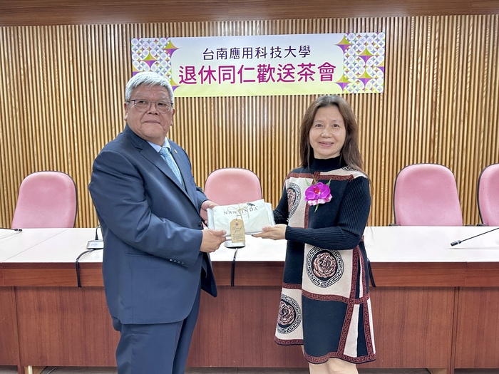 許瓊朱老師圖片