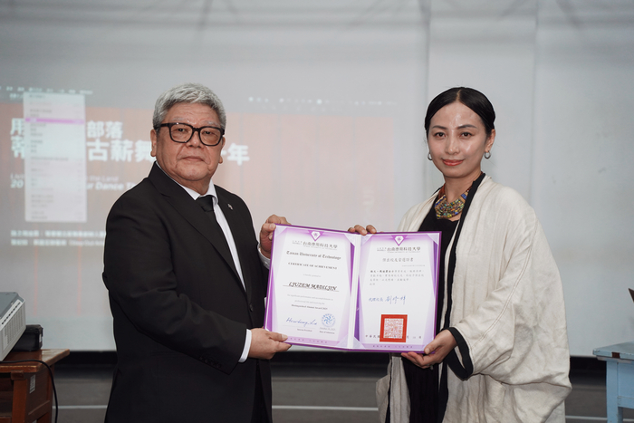 第七屆傑出校友路之．瑪迪霖返校分享　董事長頒贈傑出校友獎圖片