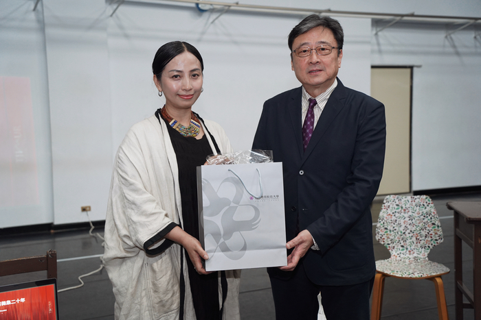 第七屆傑出校友路之．瑪迪霖返校分享　董事長頒贈傑出校友獎圖片