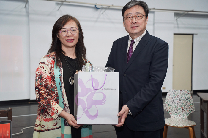 第七屆傑出校友路之．瑪迪霖返校分享　董事長頒贈傑出校友獎圖片