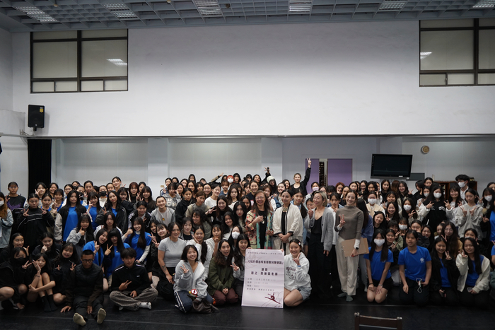 第七屆傑出校友路之．瑪迪霖返校分享　董事長頒贈傑出校友獎圖片