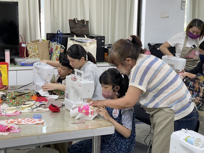 🧵【縫繡新生活熱鬧登場｜校友攜手親子共學，讓舊衣延續新生命】圖片