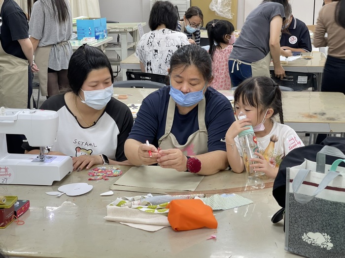 🧵【縫繡新生活熱鬧登場｜校友攜手親子共學，讓舊衣延續新生命】圖片