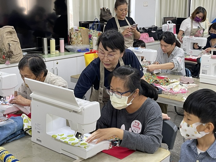 🧵【縫繡新生活熱鬧登場｜校友攜手親子共學，讓舊衣延續新生命】圖片