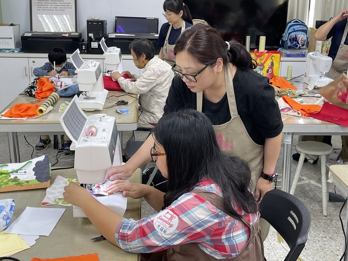 🧵【縫繡新生活熱鬧登場｜校友攜手親子共學，讓舊衣延續新生命】圖片