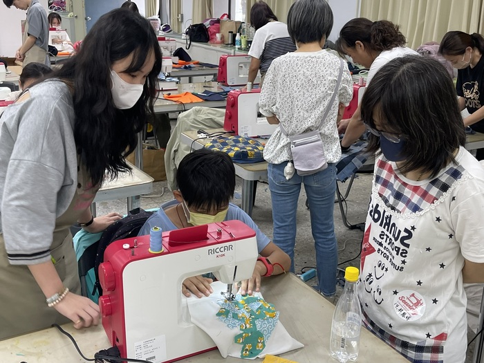🧵【縫繡新生活熱鬧登場｜校友攜手親子共學，讓舊衣延續新生命】圖片