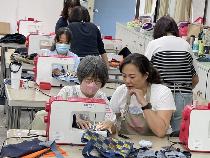 🧵【縫繡新生活熱鬧登場｜校友攜手親子共學，讓舊衣延續新生命】圖片