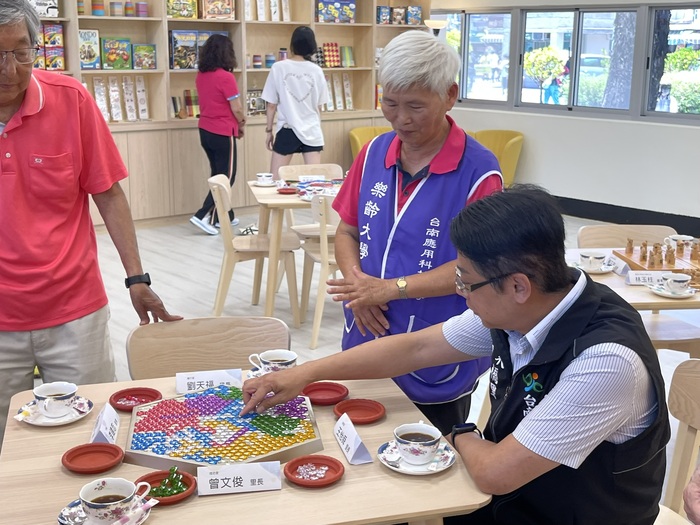 國內首座校園五星級專屬樂齡大學休閒交誼空間落成 記者會圖片