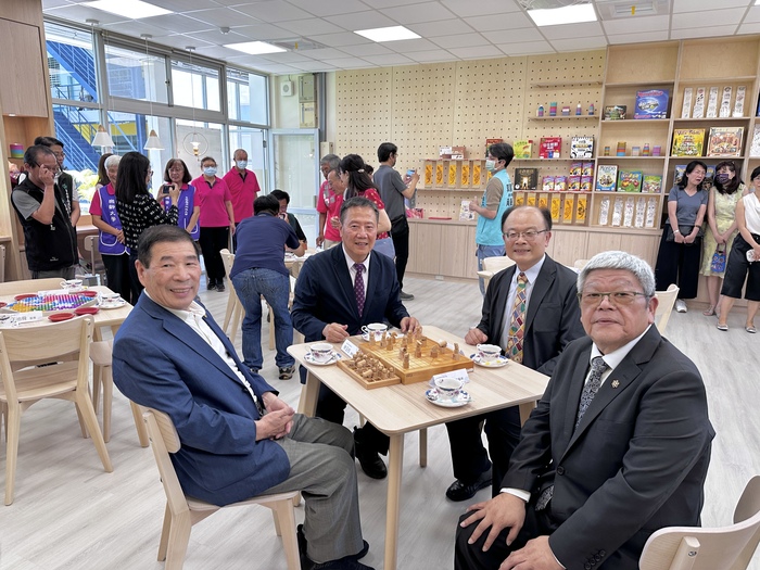 國內首座校園五星級專屬樂齡大學休閒交誼空間落成 記者會圖片